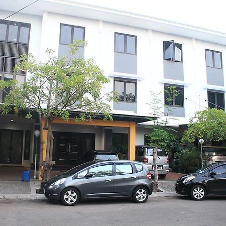 Carica Homestay سورابايا المظهر الخارجي الصورة